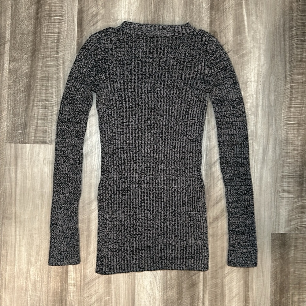 Bcbgeneration Ribbed Split Neck V-Neck Long Sleev… - image 2